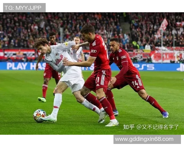 欧联杯本菲卡大胜那不勒斯红牌争议引发全场热议