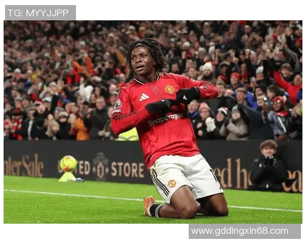 英超激战曼联逆转波尔图点球大战成关键时刻引发全场狂欢