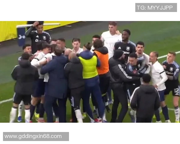 足总杯激战:那不勒斯与多特蒙德0比0平局红牌事件引发全场热议