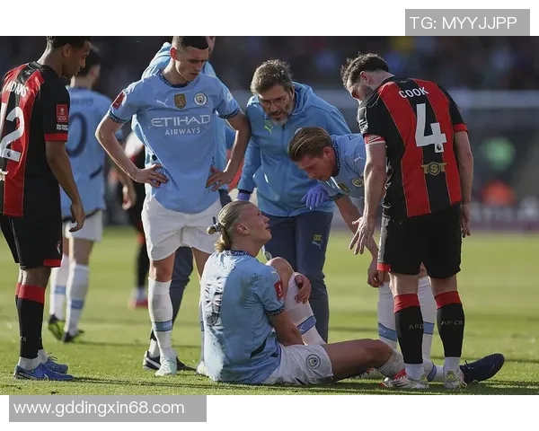 西甲焦点战曼城大胜巴萨争议判罚引发全场热议